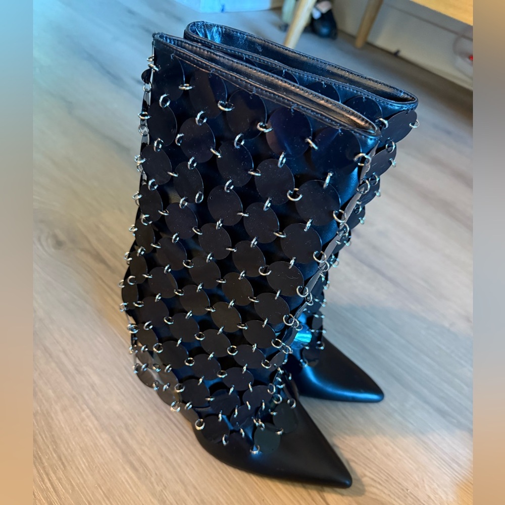 Unique sequins heel boot
